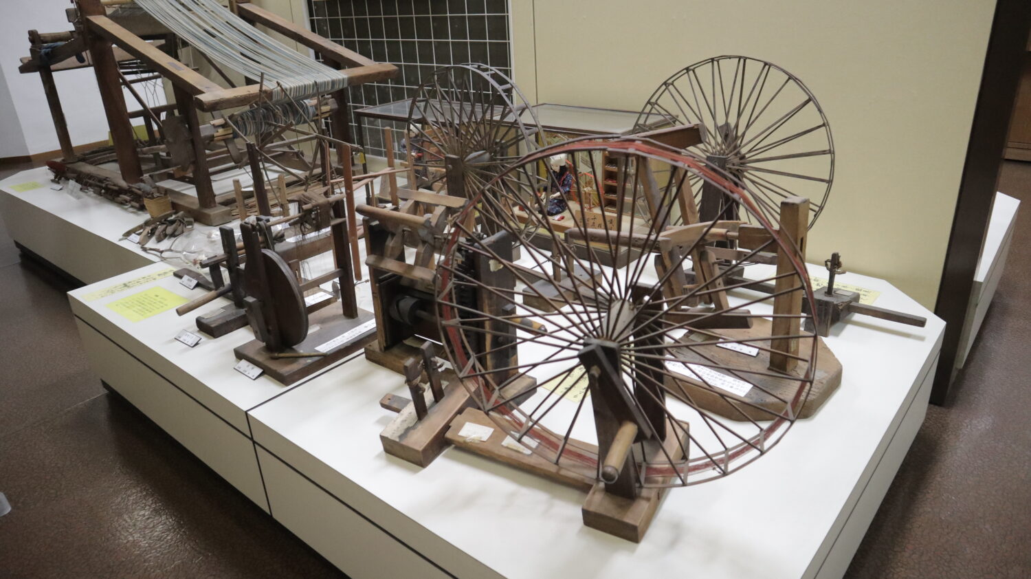 ～糸を紡ぐ機械の展示～美和歴史民俗資料館